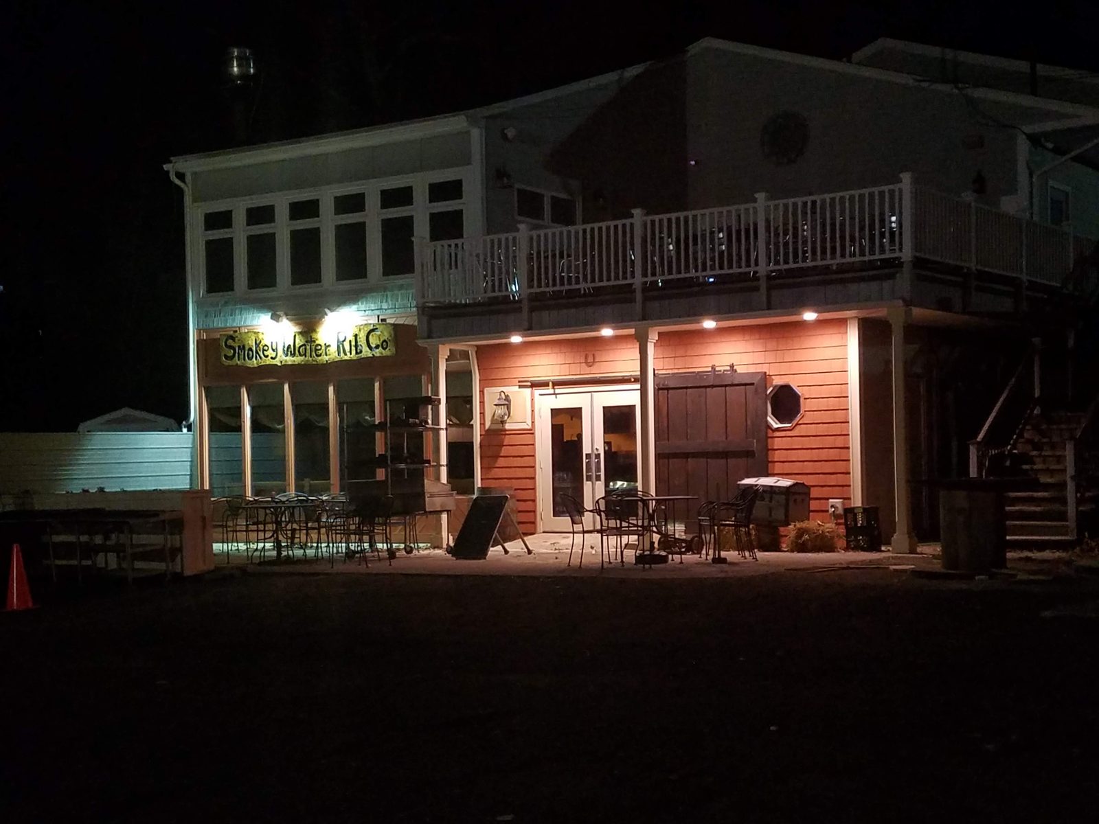 Night photo of the restaurant during construction, used as a social teaser.